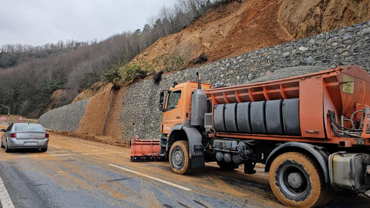 ZONGULDAK EREĞLİ YOLUNDA HEYELAN Karabük Net Haber