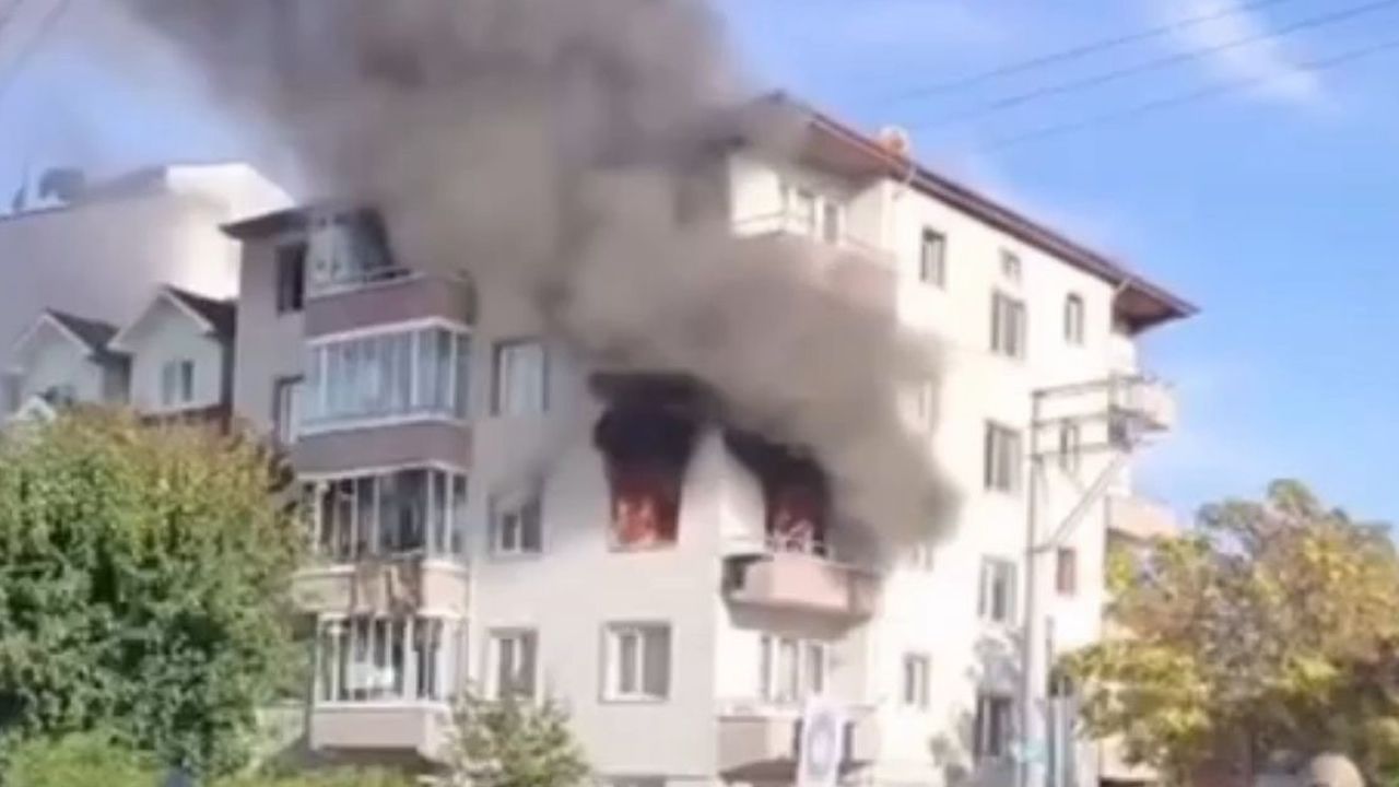 BOLU'DA 5 KATLI BİNANIN 3. KATINDA YANGIN ÇIKTI