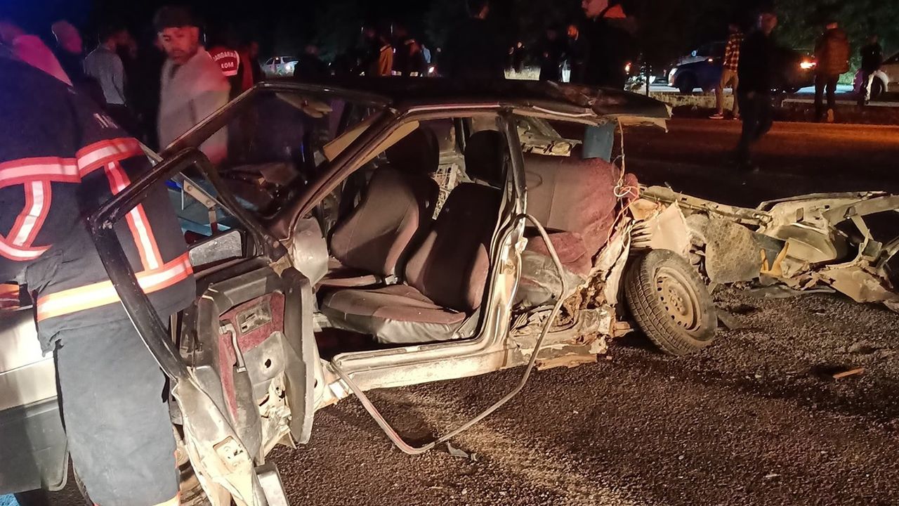 ÇANKIRI'DA FECİ KAZA 1 ÖLÜ 3 YARALI