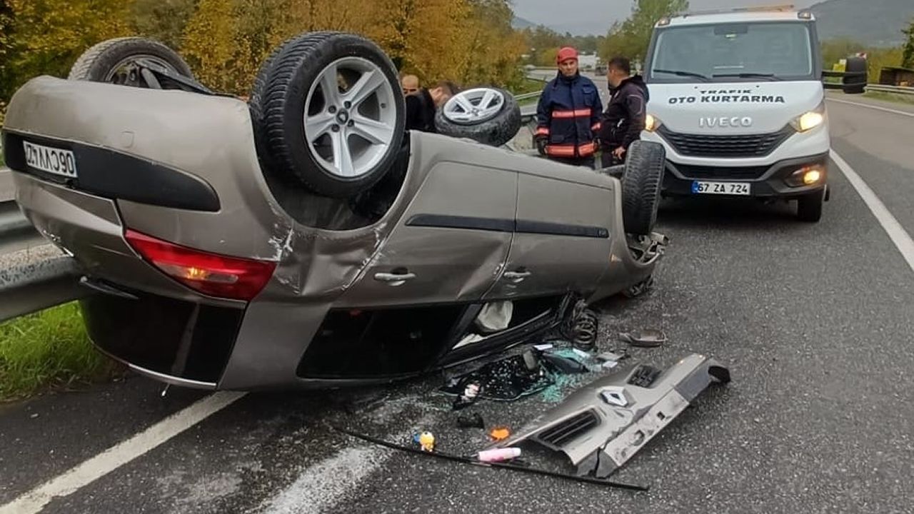 ÇAYCUMA'DA KONTROLDEN ÇIKAN OTOMOBİL TAKLA ATTI