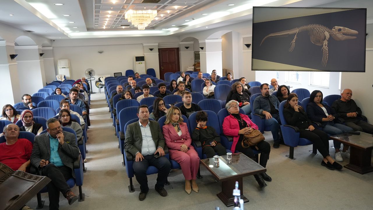 TÜRK PROFESÖR " DENİZLERİN DİNOZORU"NU ANLATTI