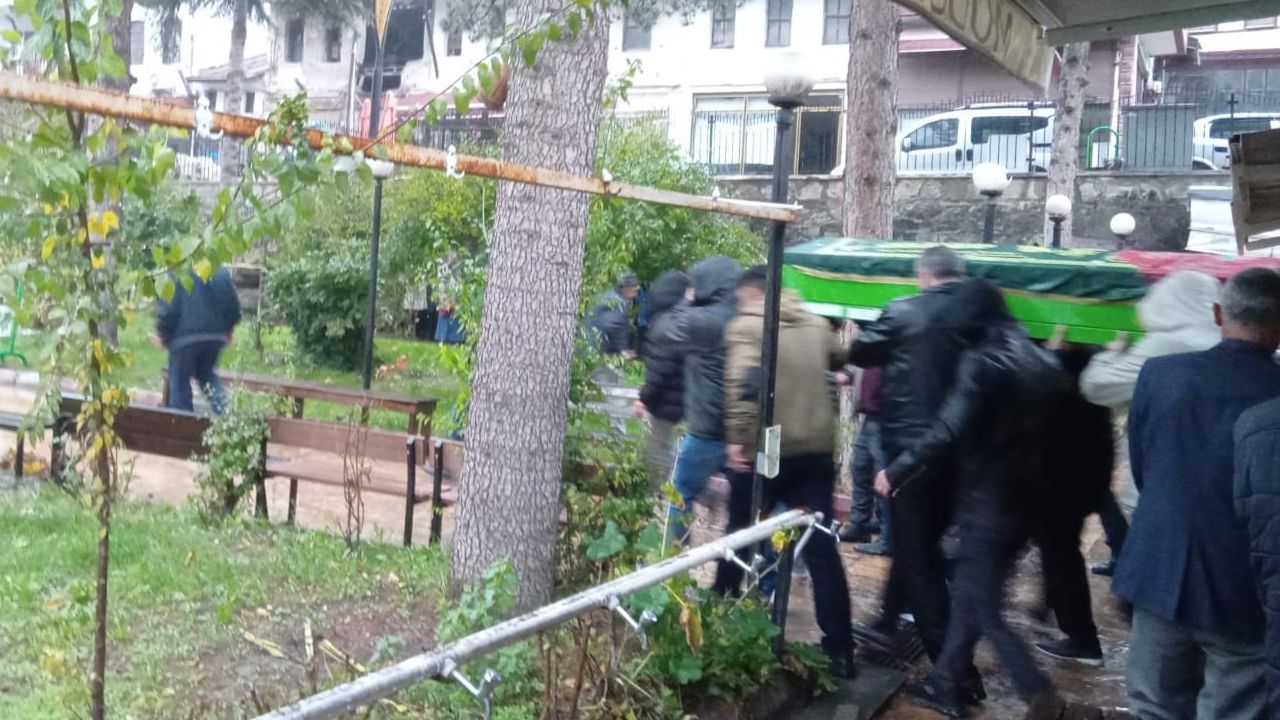 EŞİ TARAFINDAN ÖLDÜRÜLEN 3 ÇOCUK ANNESİ DEFNEDİLDİ