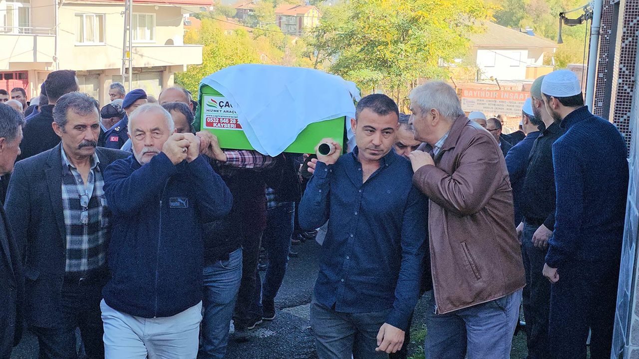 HASRET AKKUZU'NUN CENAZESİ KÖYÜNDE TOPRAĞA VERİLDİ