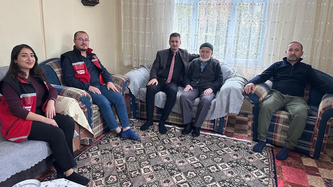 ESKİPAZAR’DA “KUŞAKLAR ARASI SEVGİ BAĞLARI” PROJESİYLE ANLAMLI ZİYARET