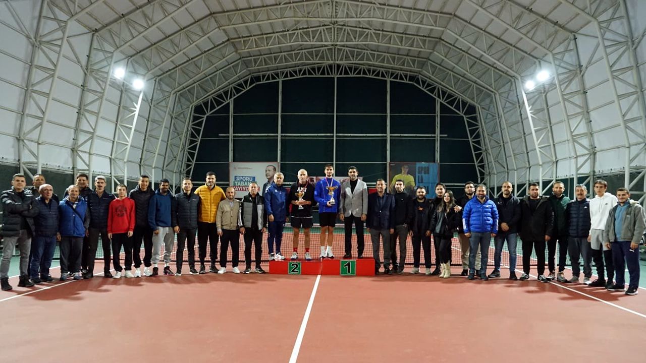 ERKEKLER TENİS TURNUVASI FİNALİ TAMAMLANDI