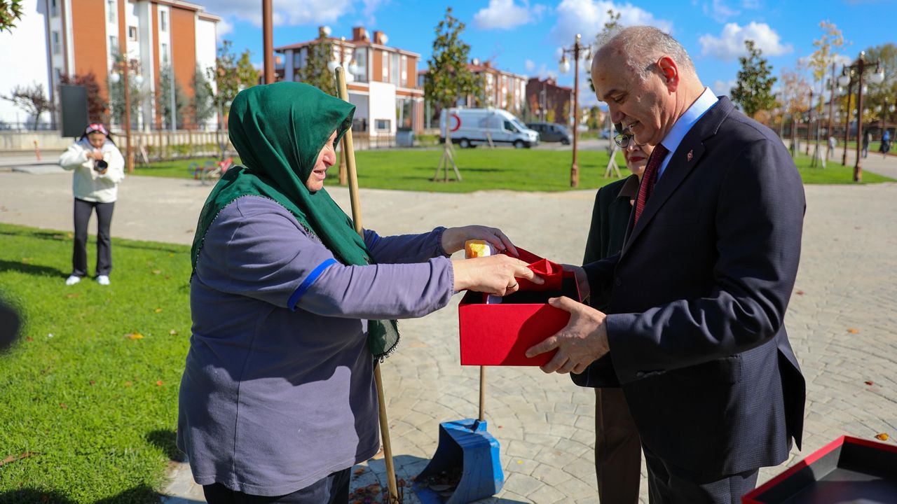 TÜRK BAYRAĞINI YERE DÜŞÜRMEMEK İÇİN GÖSTERDİĞİ ÇABA BAŞKAN TARAFINDAN ÖDÜLLENDİRİLDİ