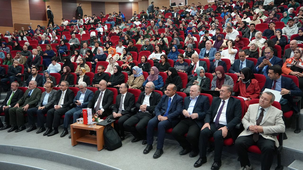 YARIŞMAYA KATILAN ARAŞTIRMACILAR ÇALIŞMALARINI ANLATTI