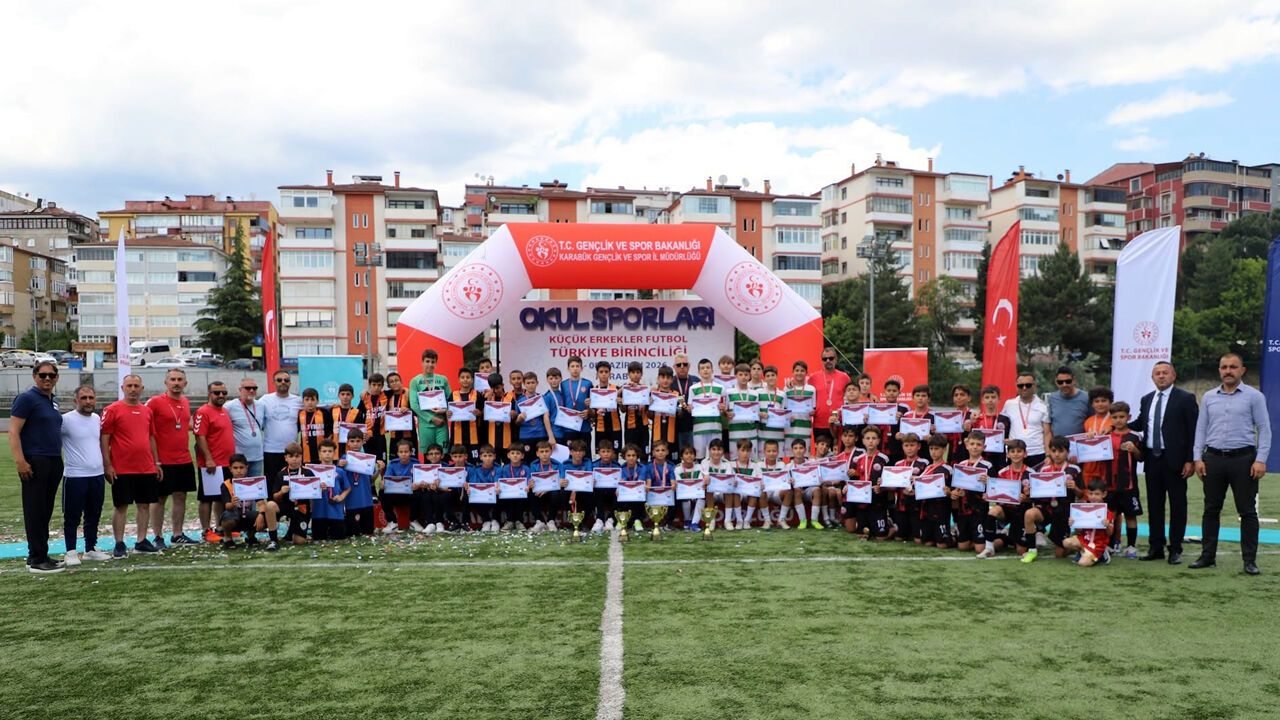 KARABÜK'TE FUTBOL ŞÖLENİ SONA ERDİ