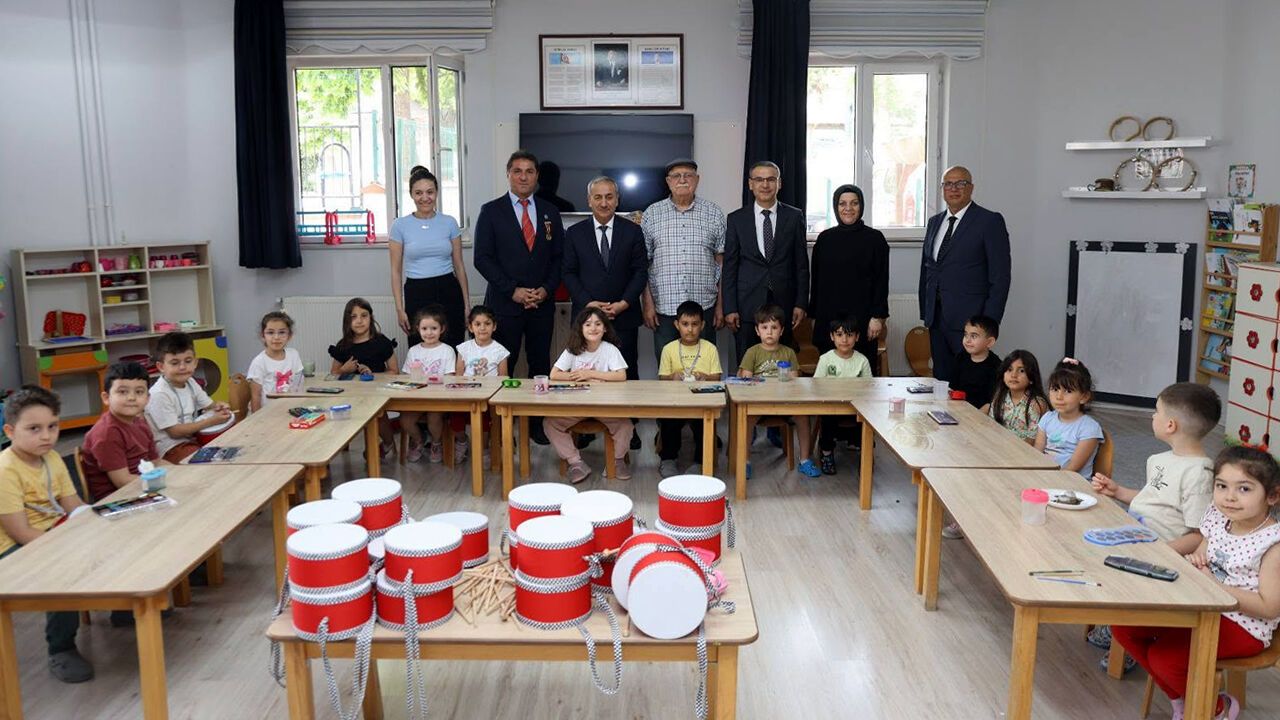 ŞEHİT AİLELERİ DERNEĞİNDEN MİNİK ÖĞRENCİLERE MÜZİK