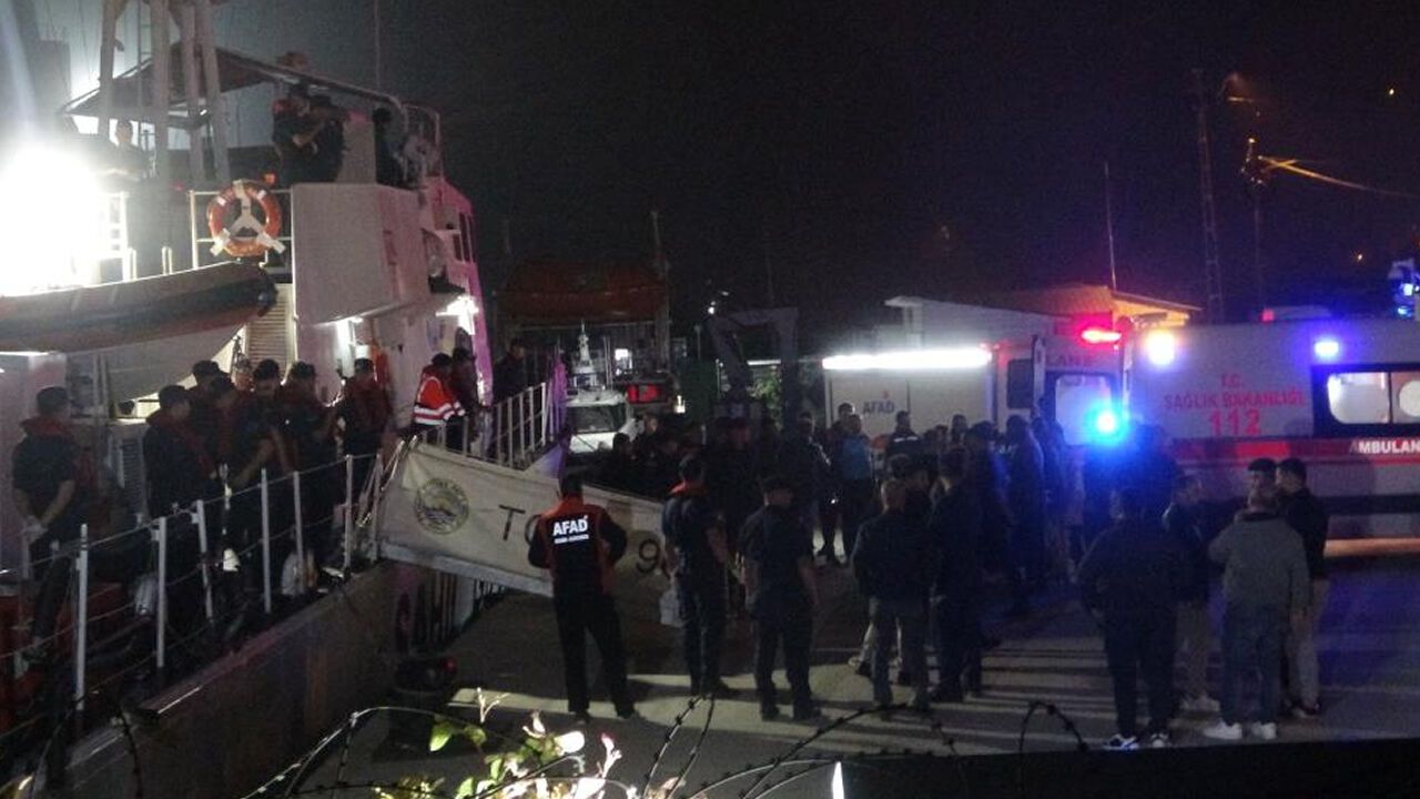 KARADENİZ'DE SALDIRIYA UĞRAYAN BALIKÇILAR KASTAMONU'YA GETİR