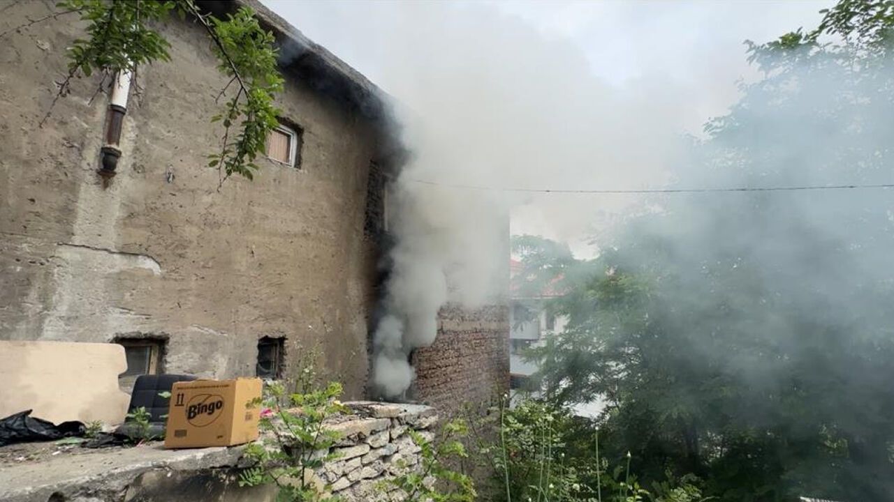 KARABÜK'TE KORKUTAN EV YANGINI