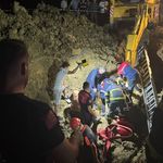 KUYU KAZARKEN GÖÇÜK ALTINDA KALAN BABA OĞUL KURTARILDI