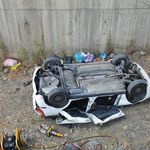 MENFEZE DÜŞEN OTOMOBİLDE 1 KİŞİ ÖLDÜ 3 AĞIR YARALI