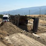 SAFRANBOLU’DA HAFRİYAT YÜKLÜ KAMYON DEVRİLDİ