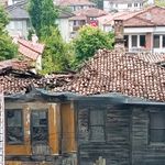 YAĞIŞ SONRASI TARİHİ BİNANIN ÇATISI ÇÖKTÜ