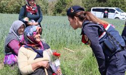 ANNELER GÜNÜNDE ÇALIŞAN ANNELERİ YALNIZ BIRAKMADILAR