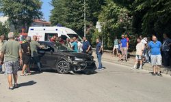 AMBULANSI SOLLARKEN KAZA YAPTI 2 KİŞİ YARALANDI