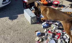 NARKOTİK KÖPEĞİ AKÜDEKİ UYUŞTURUCUYU BULDU