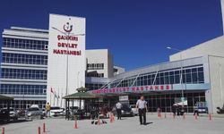 ŞARAMPOLE DEVRİLEN ARAÇTAKİ 3'Ü ÇOCUK 7 KİŞİ YARALANDI