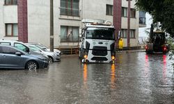 ZONGULDAK'TA YAĞIŞ NEDENİYLE YOL TRAFİĞE KAPATILDI