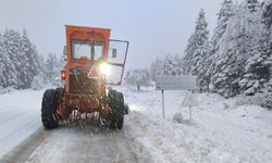 KAR YAĞIŞI KASTAMONU'DA SÜRÜCÜLERE ZOR ANLAR YAŞATTI