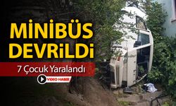 MİNİBÜS DEVRİLDİ 7 ÇOCUK YARALANDI