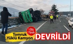 TOMRUK YÜKLÜ KAMYON DEVRİLDİ 1 KİŞİ HAYATINI KAYBETTİ