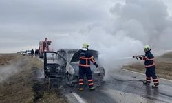 ÇANKIRI'DA ALEVLERE TESLİM OLAN ARAÇ KULLANILMAZ HALE GELDİ