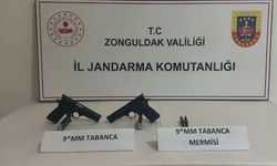 JANDARMANIN DURDURDUĞU ARAÇTA SİLAH ÇIKTI 2 TUTUKLAMA