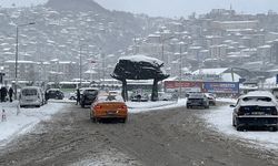 KAR ZONGULDAK'TA SÜRÜCÜLERE ZOR ANLAR YAŞATTI