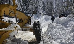 KASTAMONU'DA 206 KÖY YOLU KAR NEDENİYLE ULAŞIMA KAPANDI