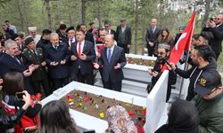 18 MART ŞEHİTLERİ KASTAMONU'DA MEZARI BAŞINDA ANILDI