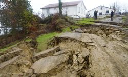 KASTAMONU'DA 2 EV HEYELAN NEDENİ İLE TAHLİYE EDİLDİ