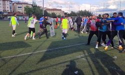 AMATÖR MAÇTA SİNİRLER GERİLDİ