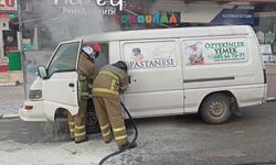 PARK HALİNDEKİ  PANELVAN MİNİBÜSTE YANGIN