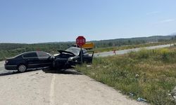İKİ OTOMOBİL ÇARPIŞTI: 4 YARALI