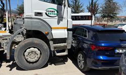 BETON MİKSERİ OTOMOBİL İLE ÇARPIŞTI 1 KİŞİ YARALANDI