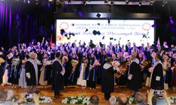 BEUN'DE İLAHİYAT FAKÜLTESİ ÖĞRENCİLERİNİN MEZUNİYET SEVİNCİ