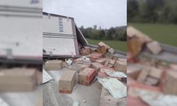 BOLU'DA YUMURTA YÜKLÜ TIR DEVRİLDİ
