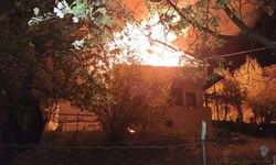 NAMAZA GİDEN YAŞLI ADAMIN EVİ YANDI