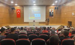 ÇAKÜ'DE DR. ÖMER DEMİRBAĞ KONFERANS VERDİ