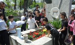 EFSANE CİMNASTİKÇİ KARANFİLLERLE ANILDI