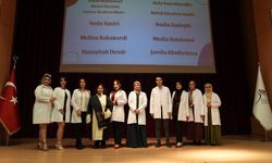 FİZYOTERAPİ ÖĞRENCİLERİ BEYAZ ÖNLÜK GİYDİ