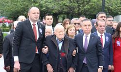 İZZET BAYSAL'A DUYGUSAL TÖREN