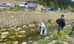 KASTAMONU'DA OTOMOBİL DEREYE UÇTU 1 ÖLÜ 1 YARALI