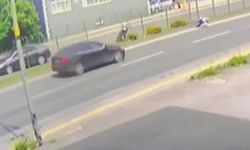 MOTOSİKLET HAVADA TAKLA ATTI, SÜRÜCÜ SÜRÜKLENDİ