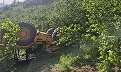 ŞARAMPOLE YUVARLANAN İŞ MAKİNESİNDEN ATLAYARAK KURTULDU