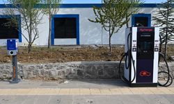 ÇAKÜ'YE ELEKTRİKLİ ARAÇ ŞARJ İSTASYONU KURULDU