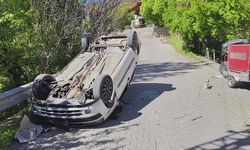 TERS DÖNEN OTOMOBİLDEN YARA ALMADAN KURTULDU