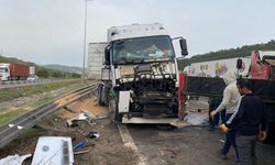 BUĞDAY YÜKLÜ TIR DEVRİLDİ